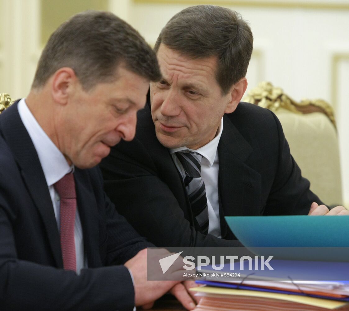 Vladimir Putin chairs Government Presidium meeting