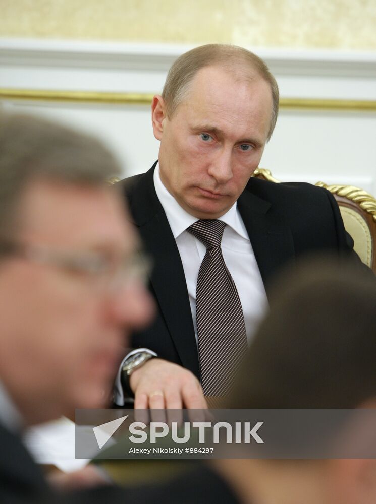 Vladimir Putin chairs Government Presidium meeting