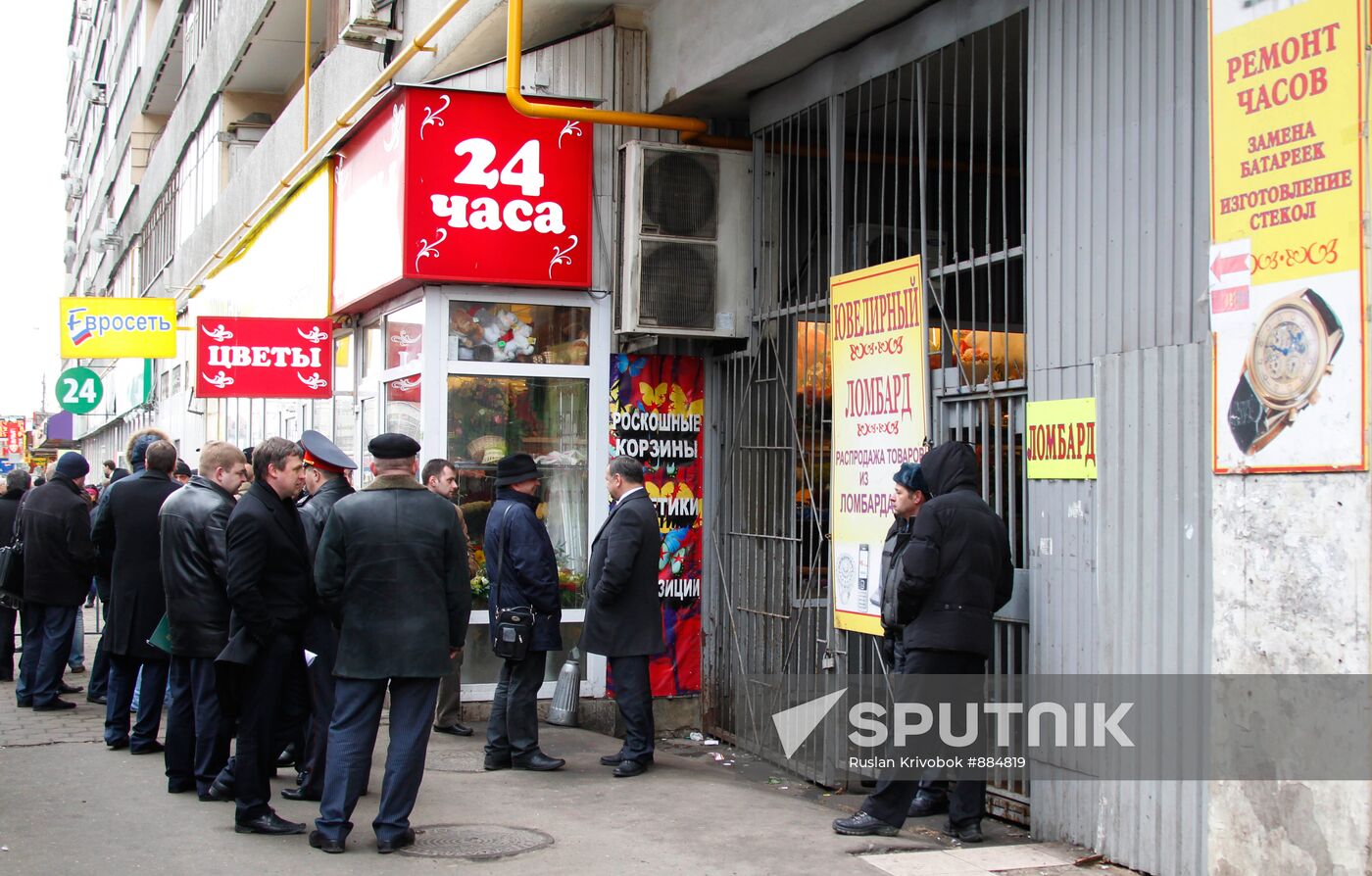 Three people killed in pawnshop robbery