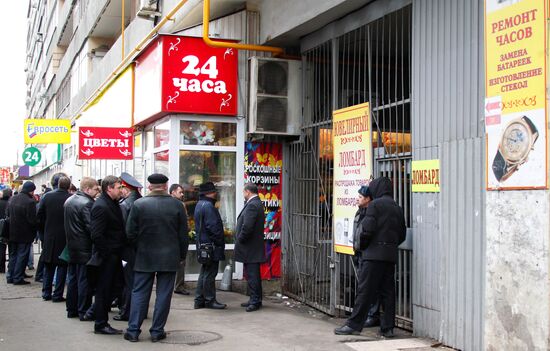 Three people killed in pawnshop robbery