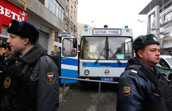 Three people killed in pawnshop robbery
