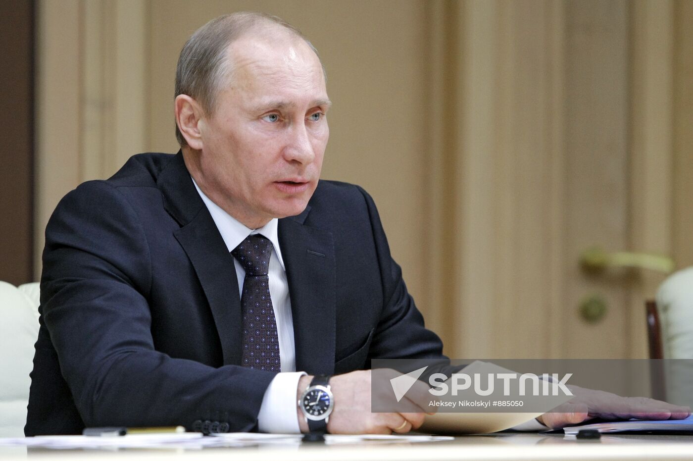 Vladimir Putin chairs teleconference