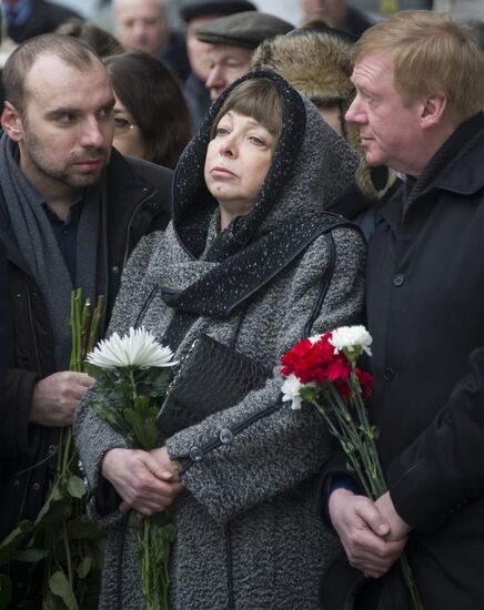 Opening memorial board of economist Yegor Gaydar