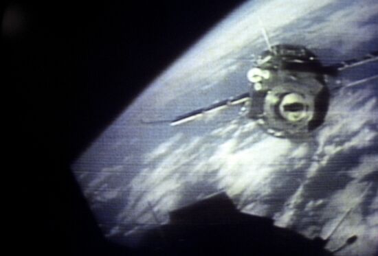 Test flight of Soyuz and Apollo spacecraft