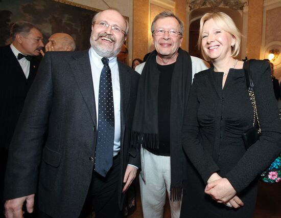 Vladimir Khotinenko with his wife Tatyana and Viktor Erofeev