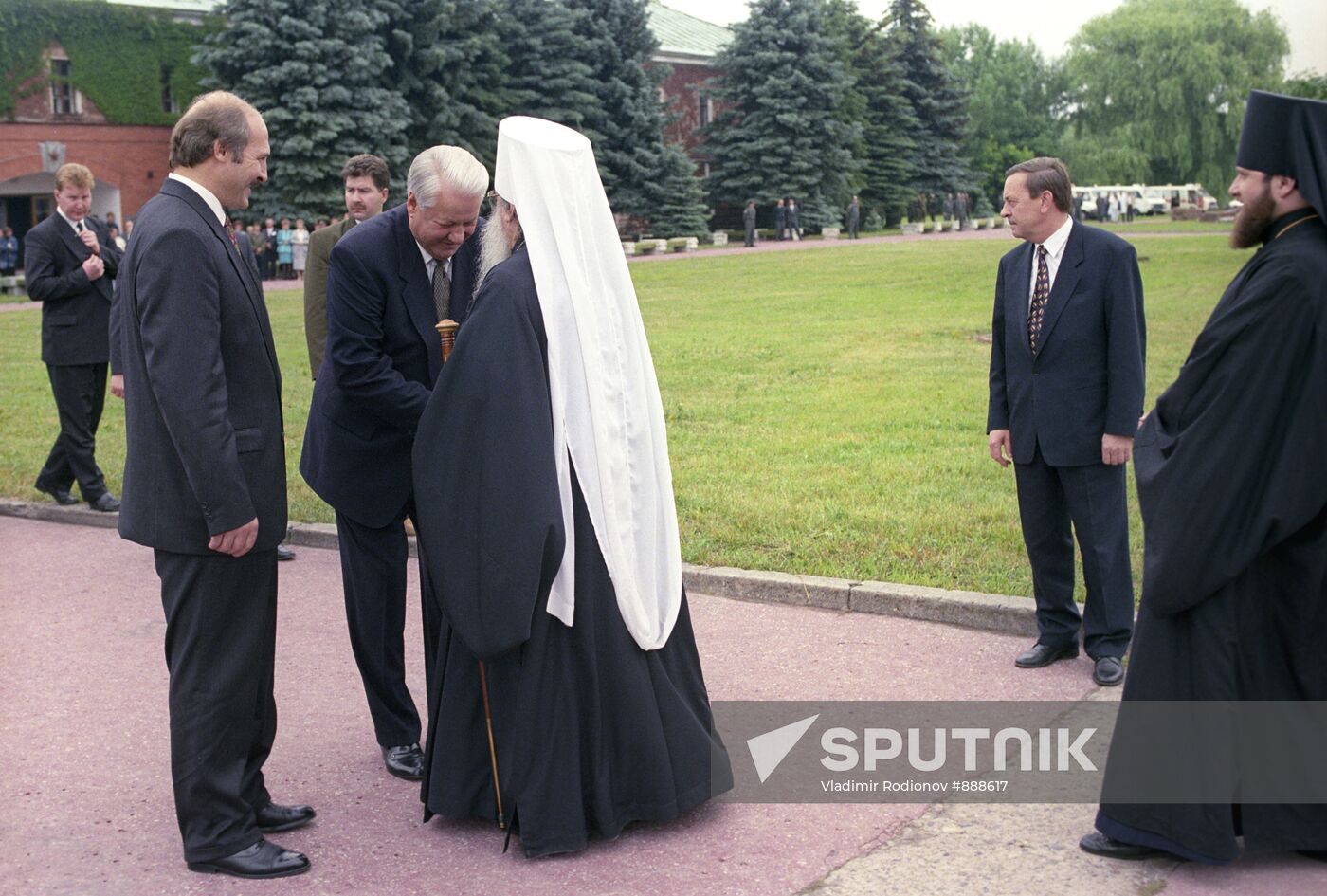 Boris Yeltsin and Alexander Lukashenko at Brest Fortress