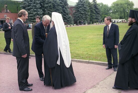 Boris Yeltsin and Alexander Lukashenko at Brest Fortress