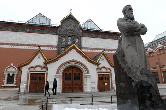 Central entrance to State Tretyakov Gallery