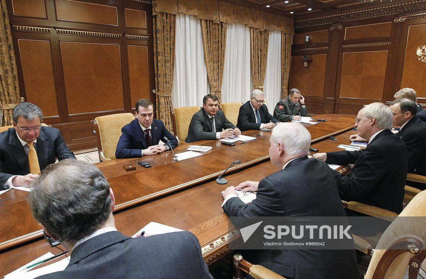 Dmitry Medvedev meets with Robert Gates