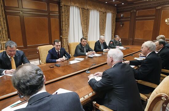 Dmitry Medvedev meets with Robert Gates