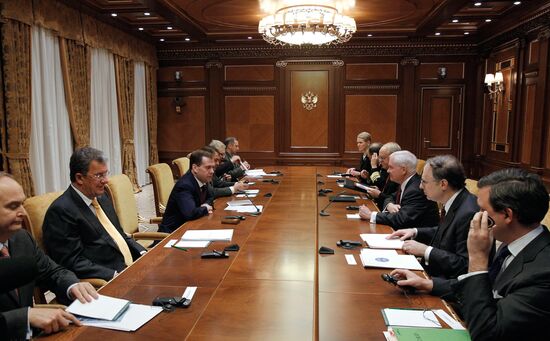 Dmitry Medvedev meets with Robert Gates