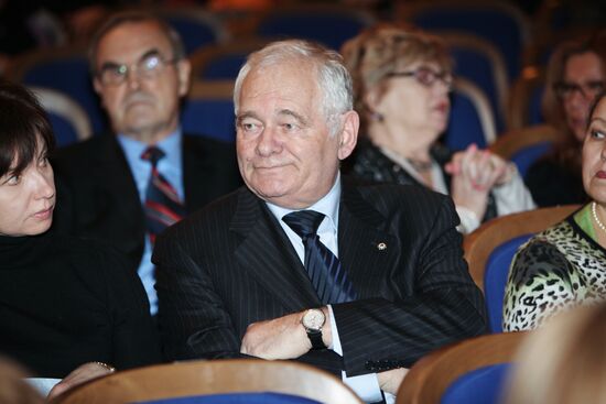 Leonid Roshal
