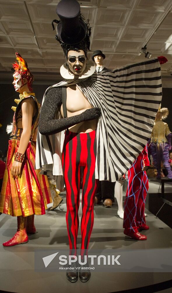 Cirque du Soleil costumes exhibition "The Dream Weavers"