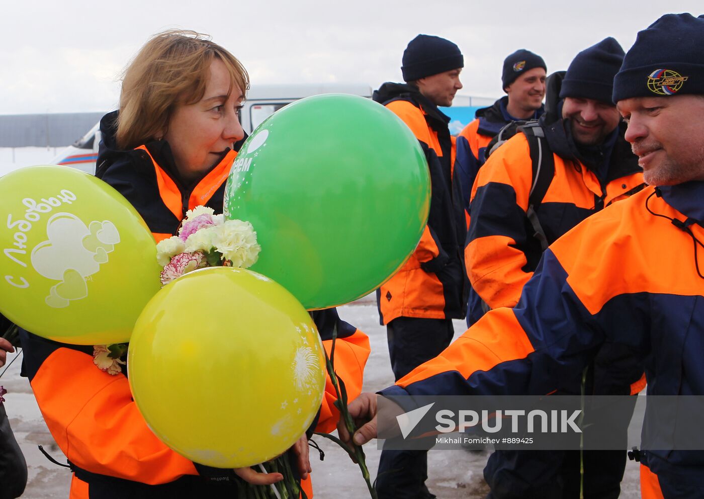 EMERCOM rescue team returns from Japan