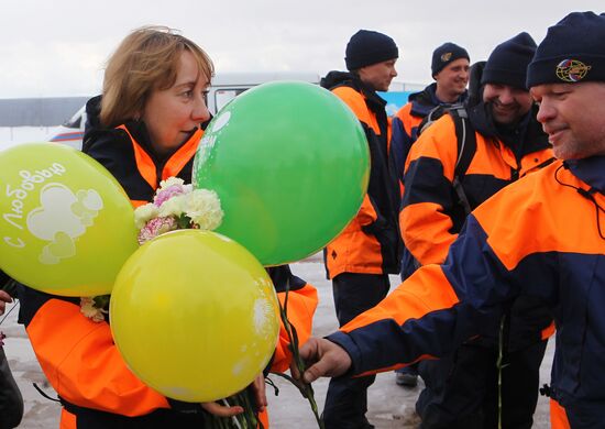 EMERCOM rescue team returns from Japan