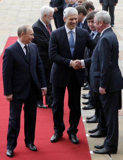 Vladimir Putin visits Serbia