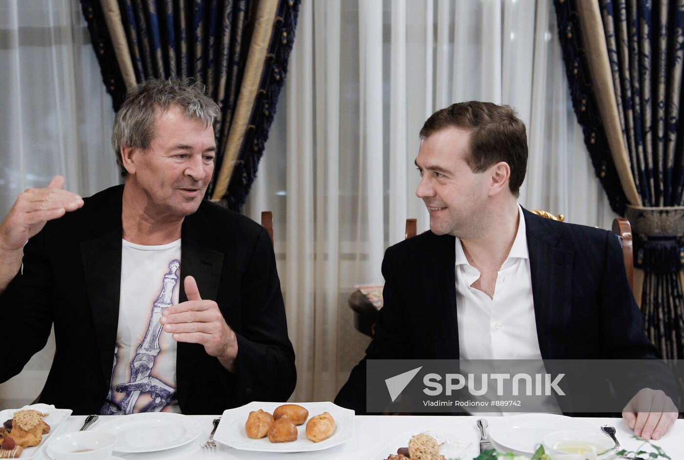 Dmitry Medvedev meets with Deep Purple band members
