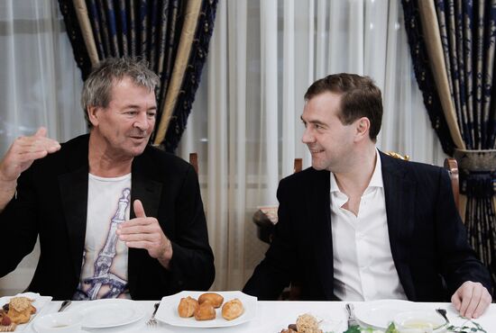 Dmitry Medvedev meets with Deep Purple band members