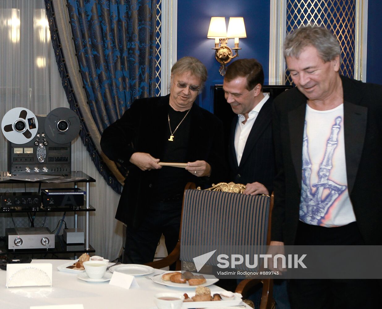 Dmitry Medvedev meets with Deep Purple band members