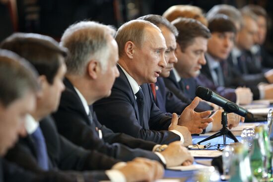Vladimir Putin visits Serbia