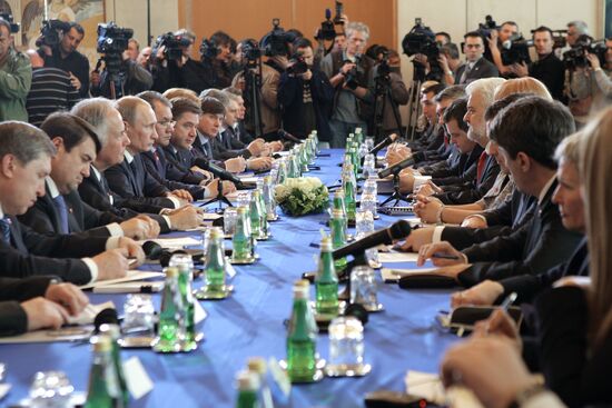 Vladimir Putin visits Serbia
