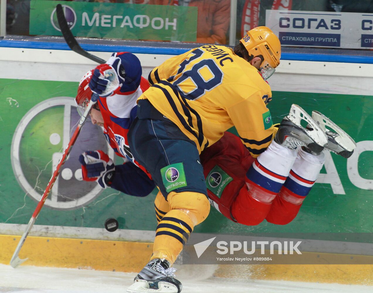 KHL: Lokomotiv Yaroslavl vs. Atlant Moscow Region