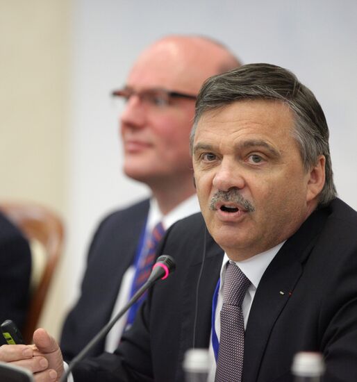 Dmitry Chernyshenko, Rene Fazel