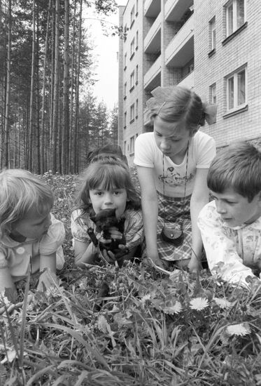 Snechkus young residents during vacation