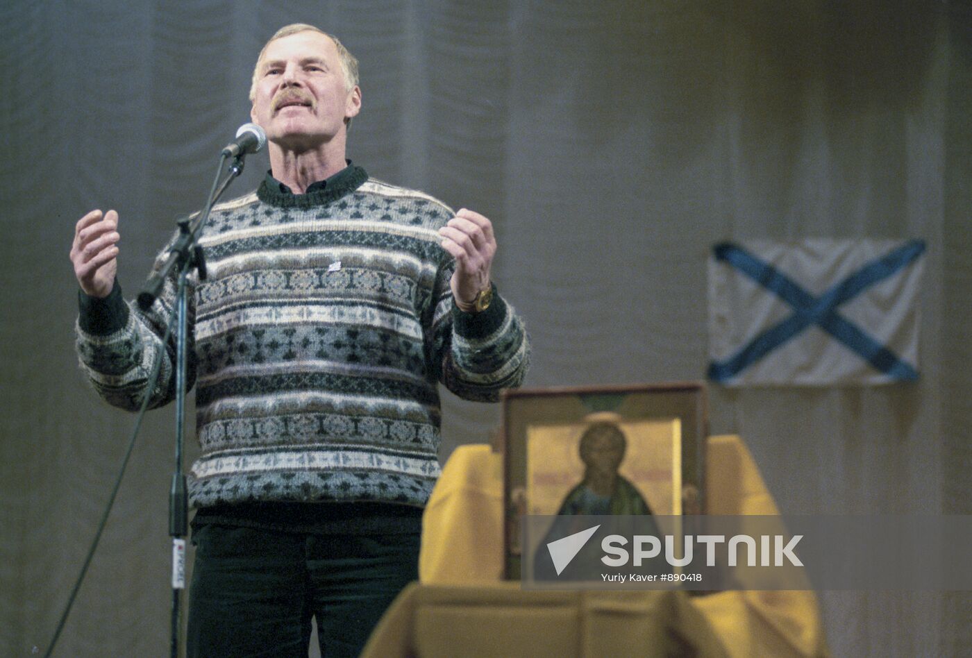 Vladimir Gostyukhin performing