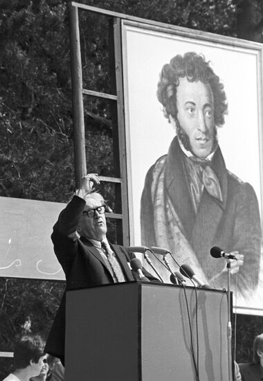 Semyon Geichenko speaking