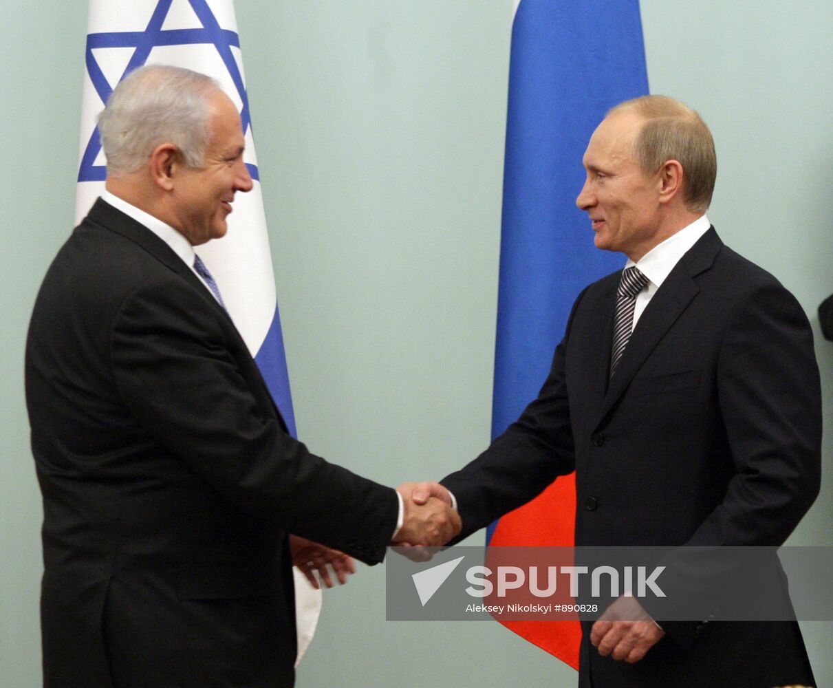 Vladimir Putin meets with Benjamin Netanyahu