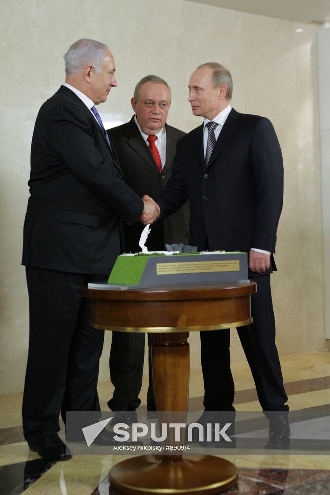Vladimir Putin, Benjamin Netanyahu at presentation of monuments