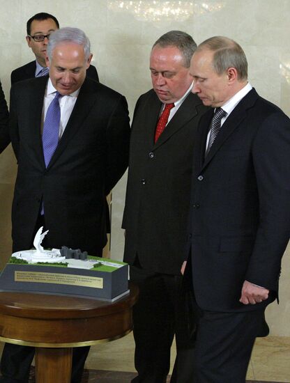 Vladimir Putin, Benjamin Netanyahu at monument presentation