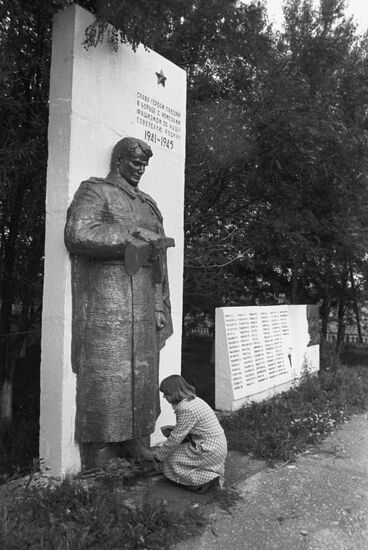 Monument to fallen villagers in Veseya