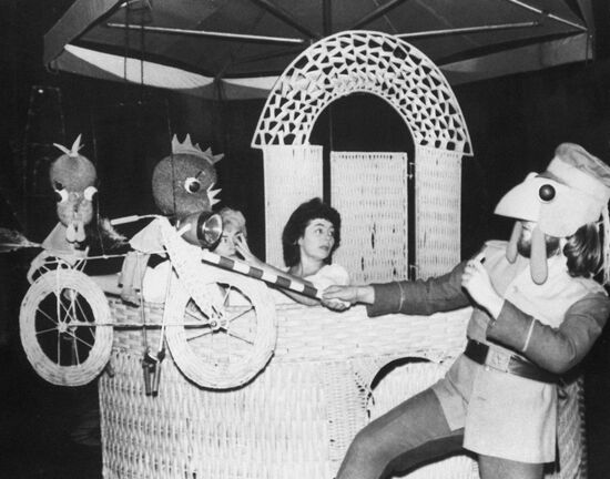 The Merry Cockerels at Lithuanian Puppet Theater