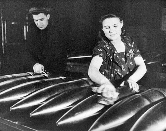 Still from film "Moscow Strikes Back"