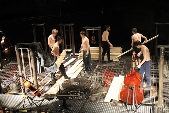 Performance of "Edip. Doghouse" play