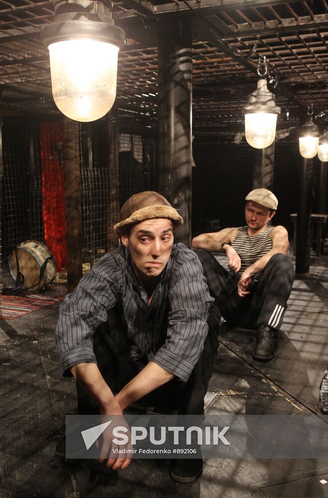 Performance of "Edip. Doghouse" play