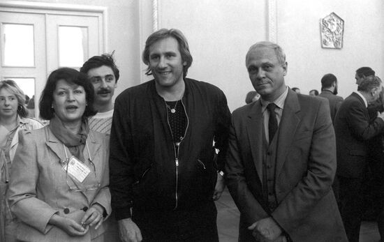 Anashenkova, Depardieu and Menshov