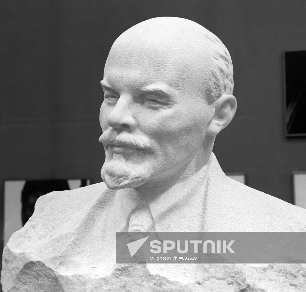 Sculpture "Vladimir Lenin, the founder of the Soviet state"