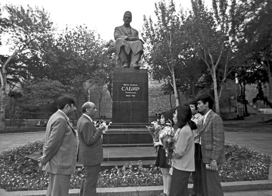 Monument to Mirza Alekper Sabir