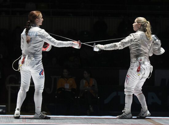 Sofia Velikaya and Mariel Zagunis