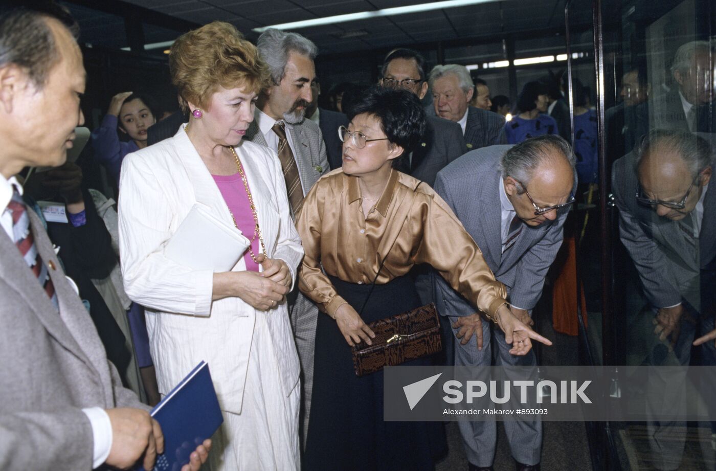 Raisa Gorbacheva visiting Beijing Library