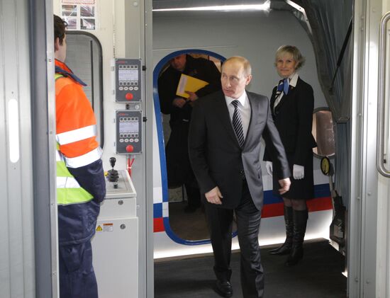 Vladimir Putin visits Sheremetyevo airport