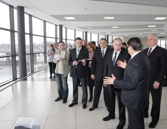 Vladimir Putin visits Sheremetyevo airport