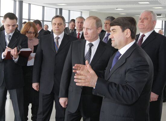 Vladimir Putin visits Sheremetyevo airport