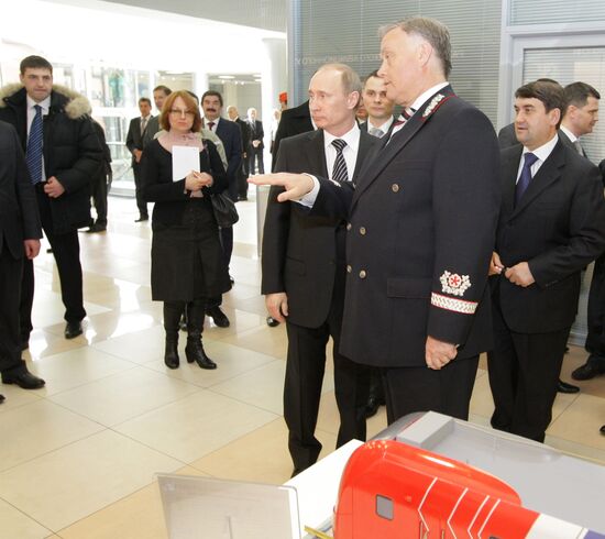 Vladimir Putin visits Sheremetyevo airport
