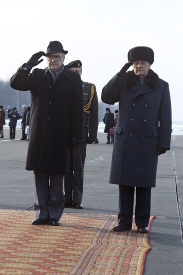 Nikolai Tikhonov and Andreas Papandreou