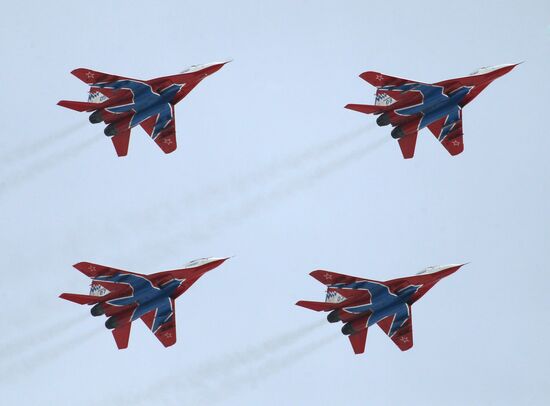"Russian Knights" and "Swifts" prepare for anniversary show