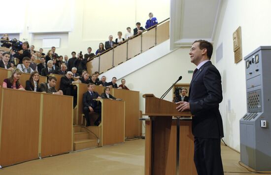 Dmitry Medvedev meets teachers and students
